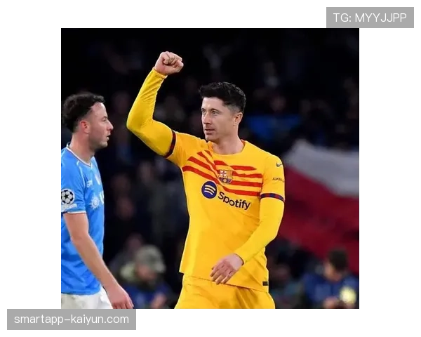 巴萨3-1逆转那不勒斯，莱万多夫斯基传射建功